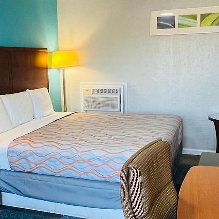 Relax Inn Лотон Экстерьер фото