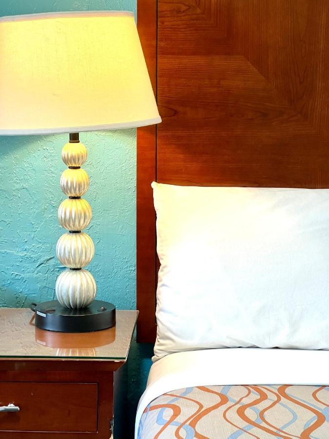 Relax Inn Лотон Экстерьер фото