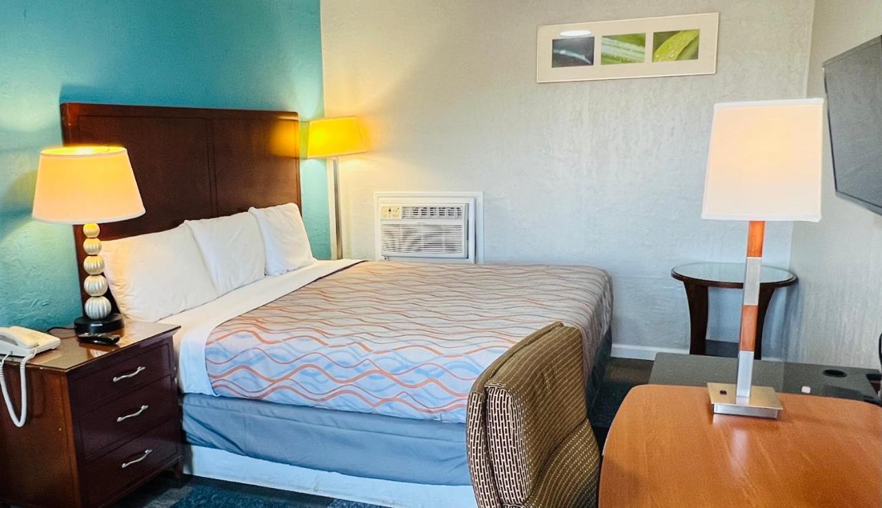 Relax Inn Лотон Экстерьер фото