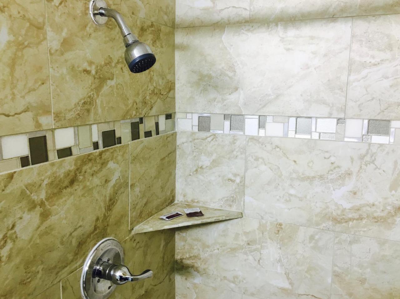 Relax Inn Лотон Экстерьер фото
